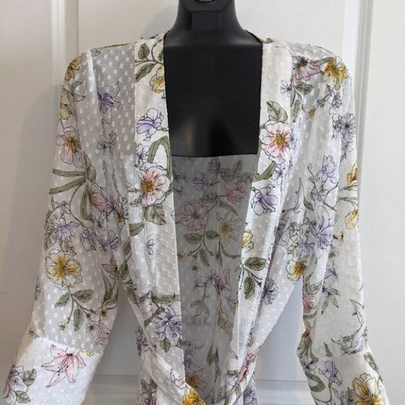 Floral  Robe - Picture 2 of 7